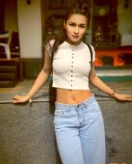 Avneet Kaur HD Wallpapers screenshot 2