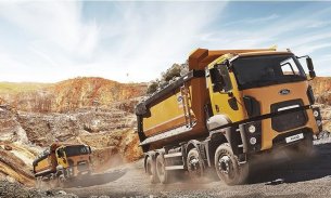 Future Cargo Truck Logging Simulator: Hill Driver screenshot 2