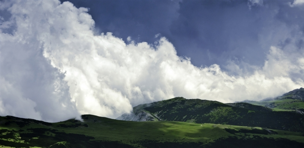 Тучи следить. Watch the clouds.