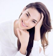 Gal Gadot Wallpapers HD screenshot 5