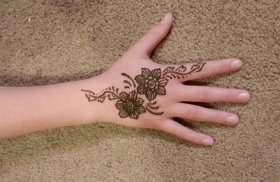 Latest Kids Mehndi Designs screenshot 4