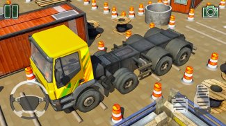 Heavy Cargo Truck Parking Game screenshot 0